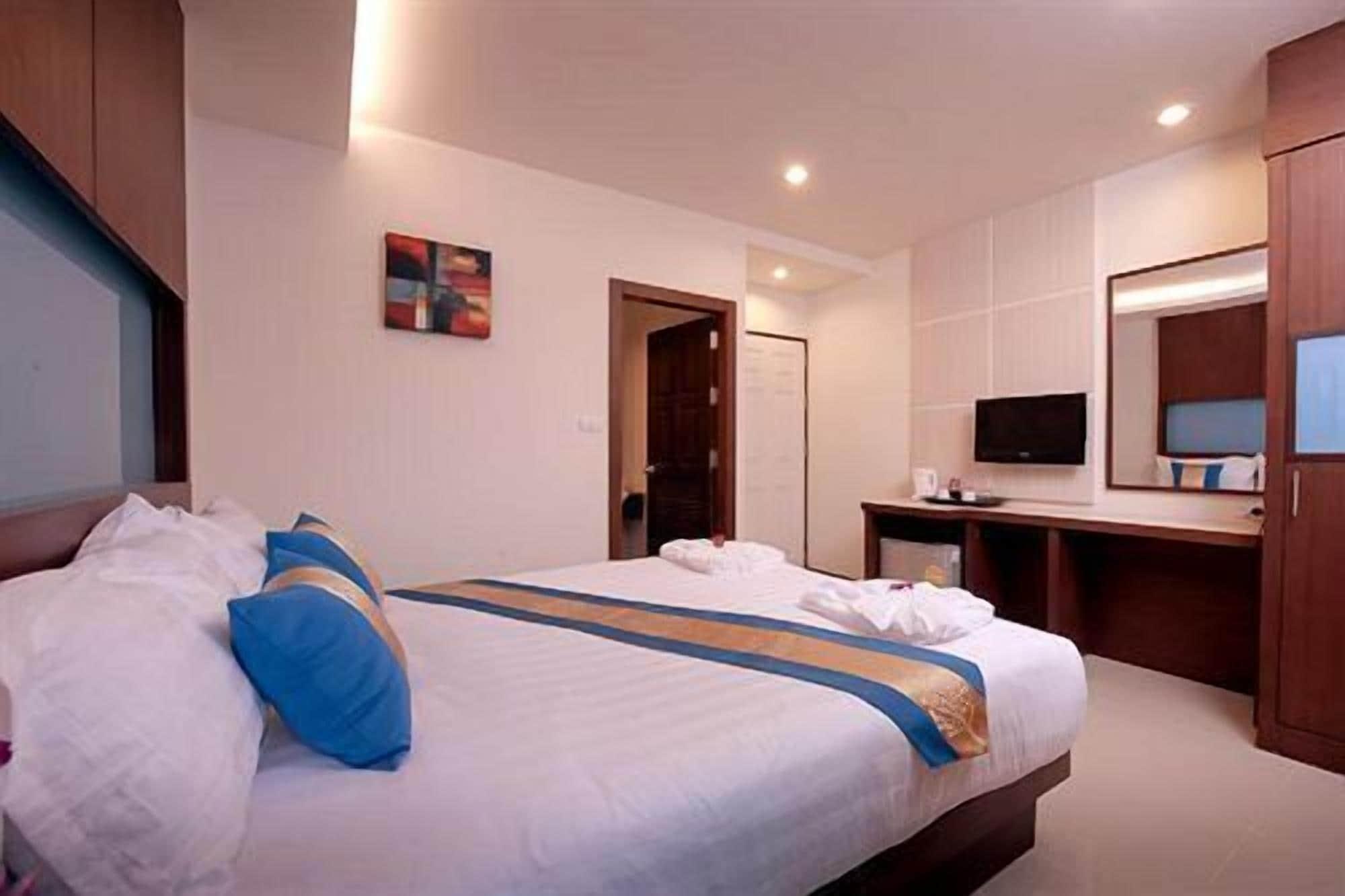 Tuana Blue Sky Patong Hotel Exterior photo