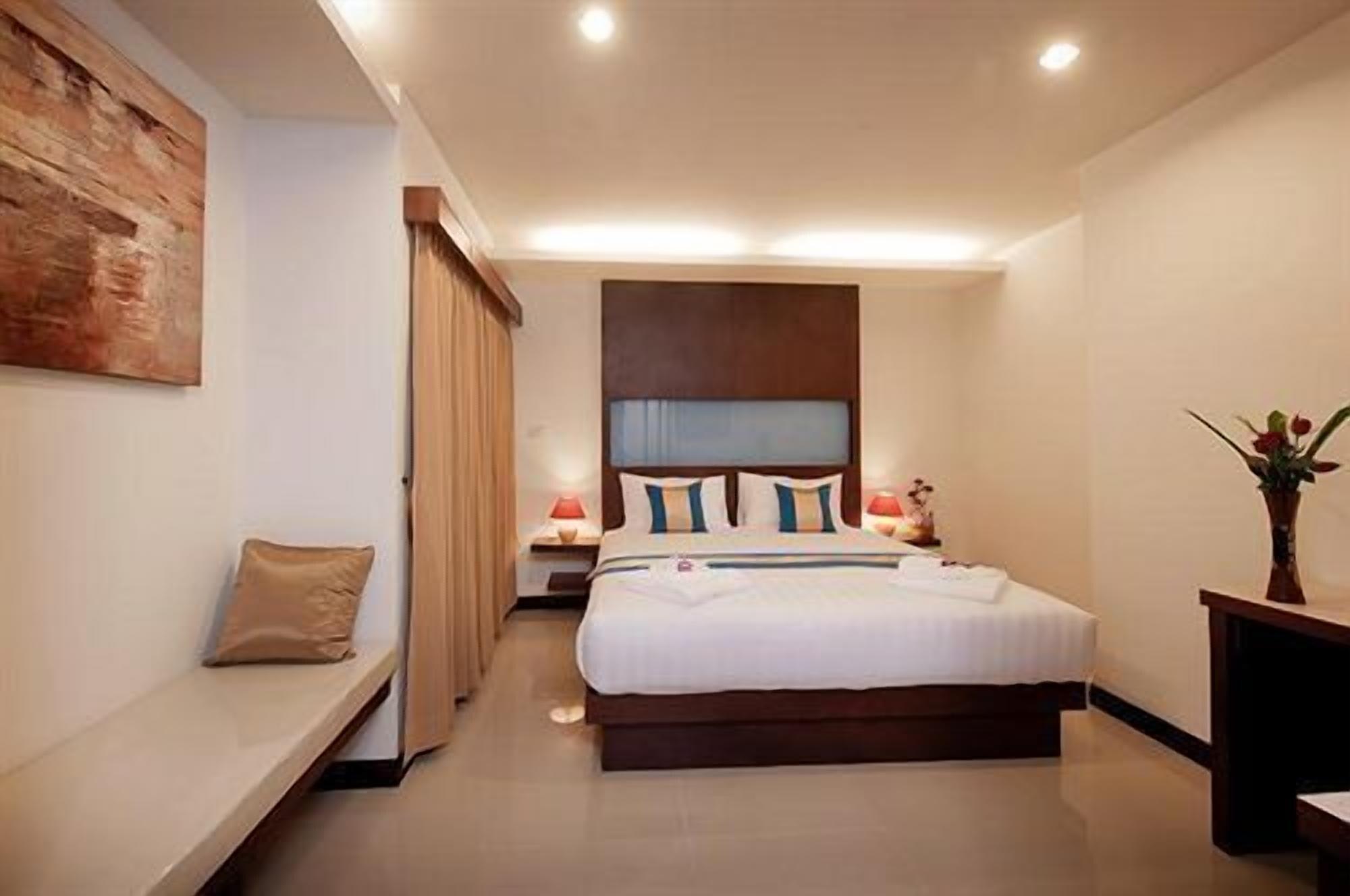 Tuana Blue Sky Patong Hotel Exterior photo